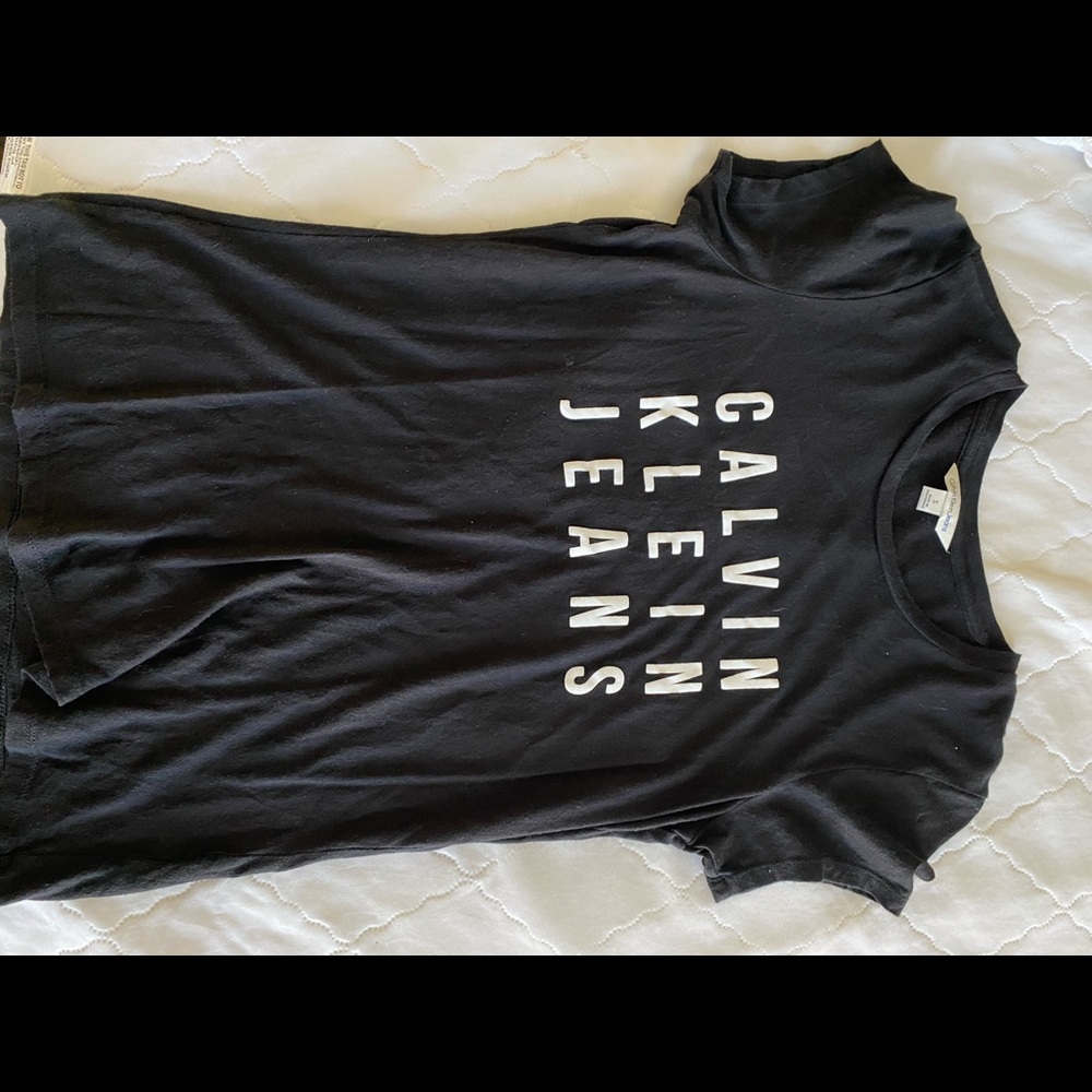 Black tee shirt